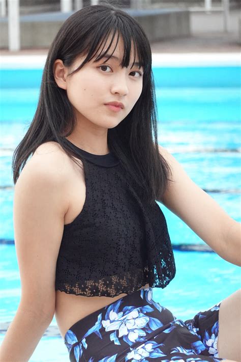 竹達彩奈(30)の水着姿の巨乳胸チラ谷間GIFエロ画像25枚